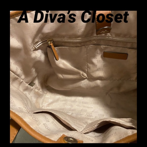 Michael Kors Handbag and Wallet Set - Picture 9 of 9